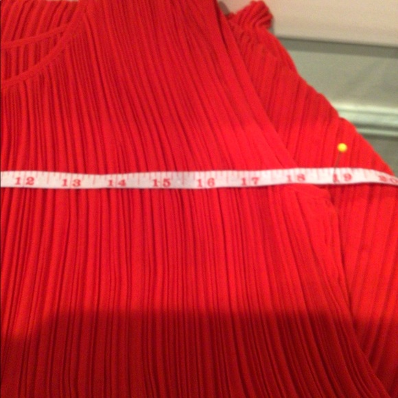 💕Host Pick NWT ⬇️Maternity 2 pc slip on pleated sleeveless top with camis… - Picture 3 of 5